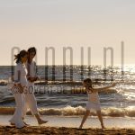 06-07-2004 Rick Engelkes and family at the beach of Bloemendaal, by order of Pulse Magazine. July 06, 2004.

[keywords]Sea Shore[/keywords]